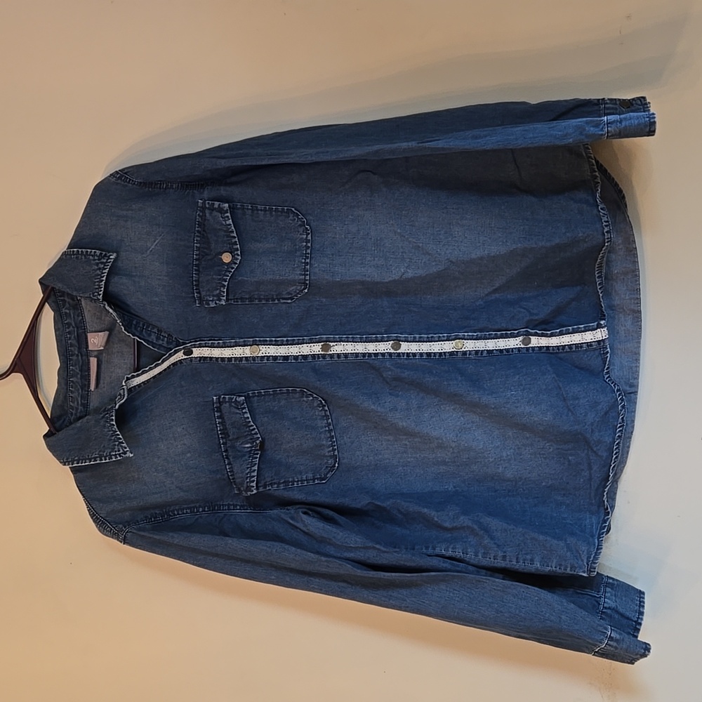 Chicos Soft Denim Botton Down 100% Cotton - Size 2 (Medium)